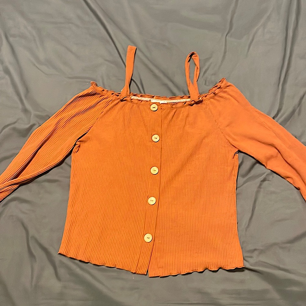 Off shoulder shirt